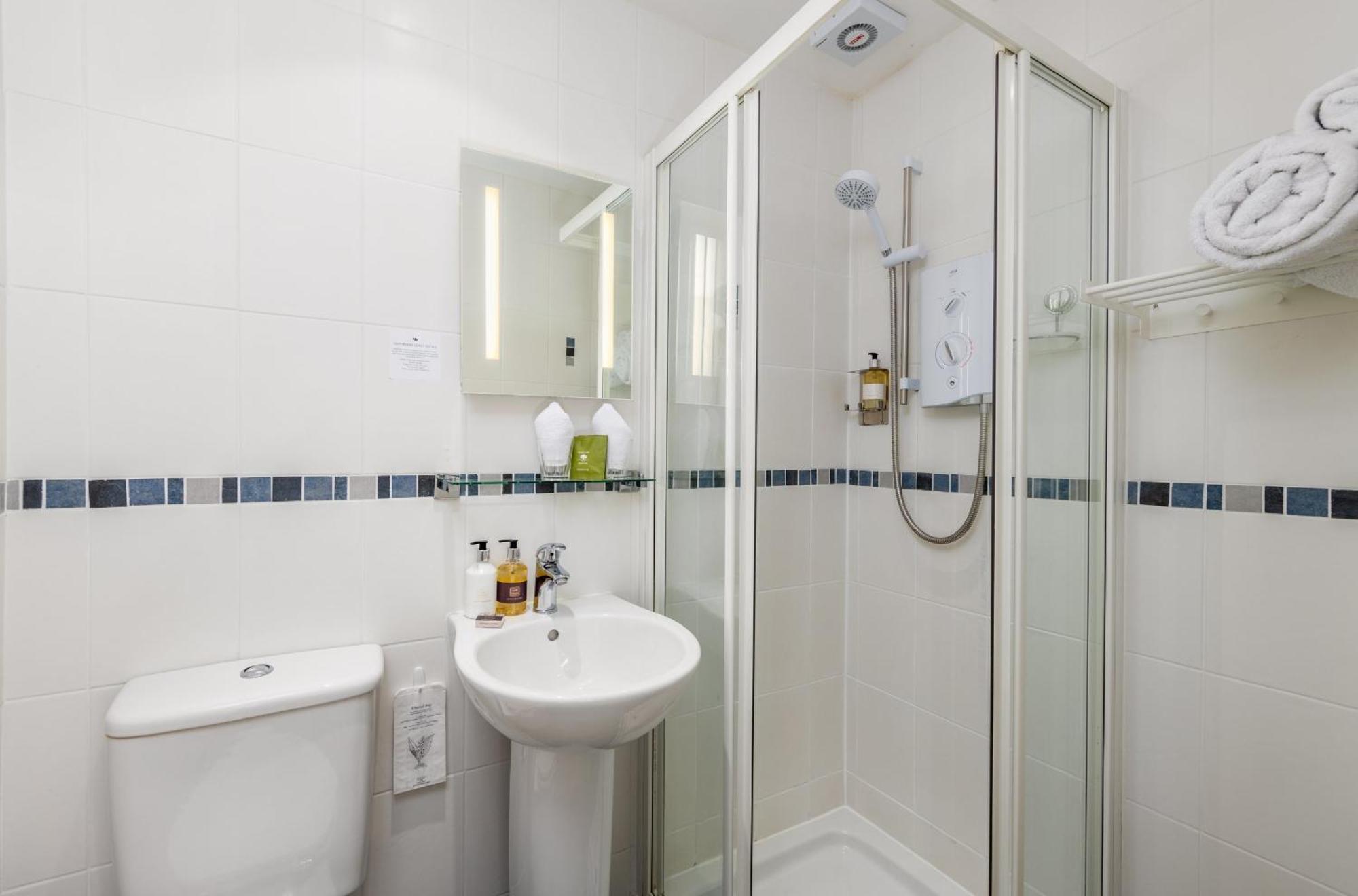 2 Cambridge Villas B & B Эмблсайд Номер фото